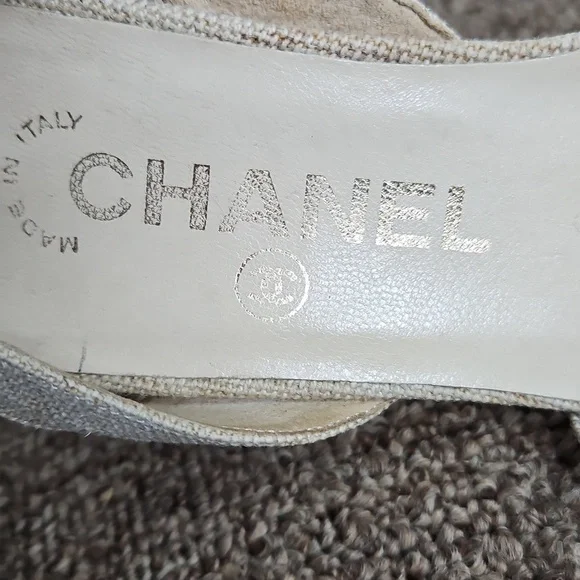 Chanel Beige Fabric Slingback Heels Gold Tone Metal Plate Sz 36 Womens - Picture 10 of 10